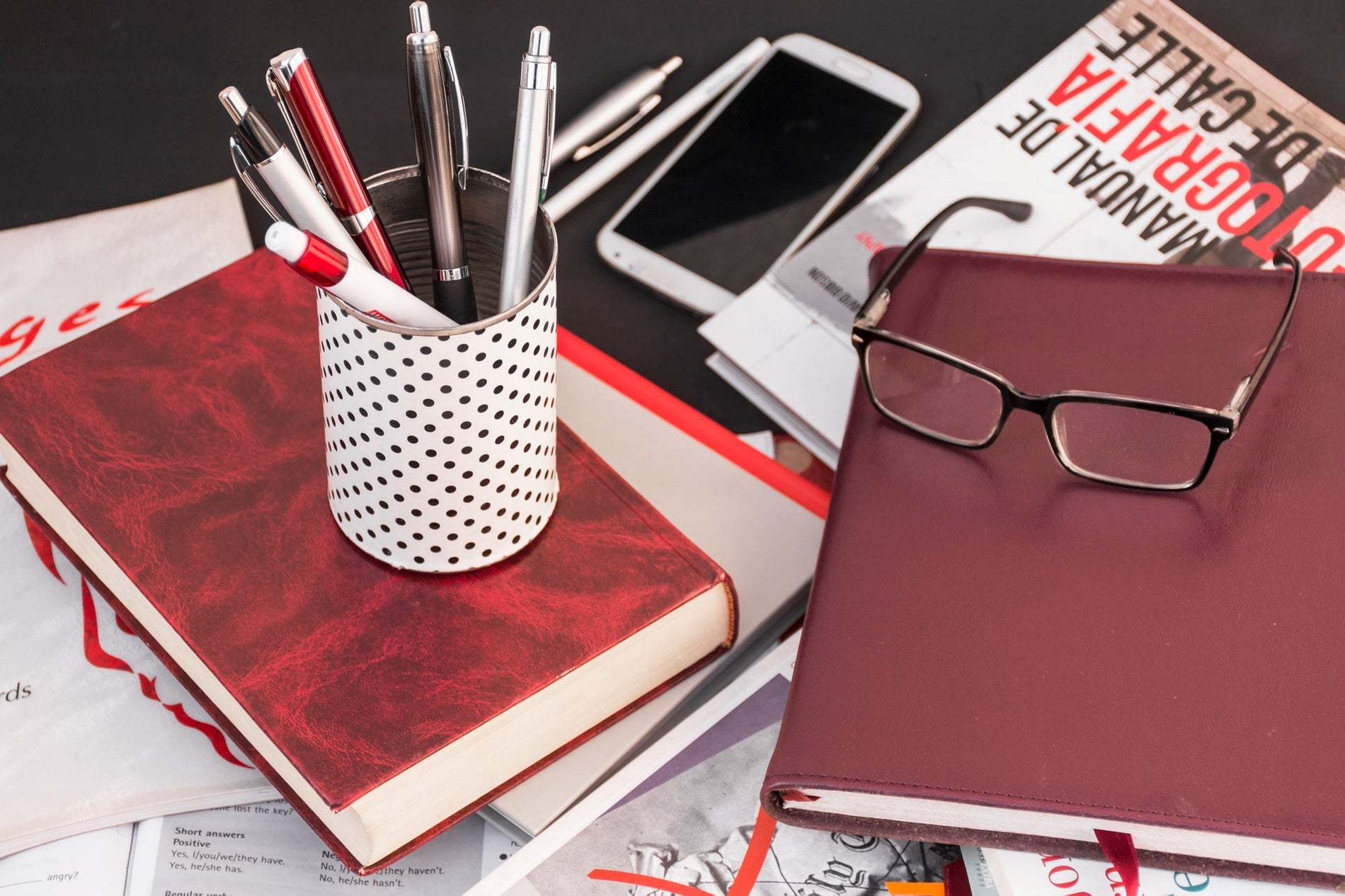 How to Stock Your Office Supplies Efficiently — A Buying Guide for Canadian Businesses